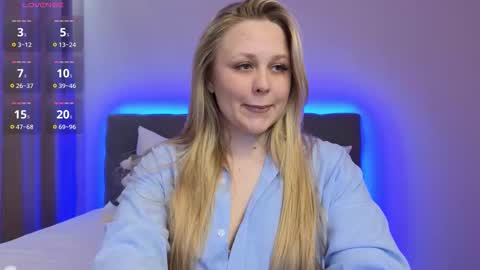 Snapshot of estella_elwood chatting on 17, 10, 2025 Estella online show from 17, 10, 2025