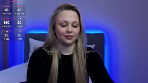 Snapshot of estella_elwood chatting on 18, 10, 2025 Estella online show from 18, 10, 2025