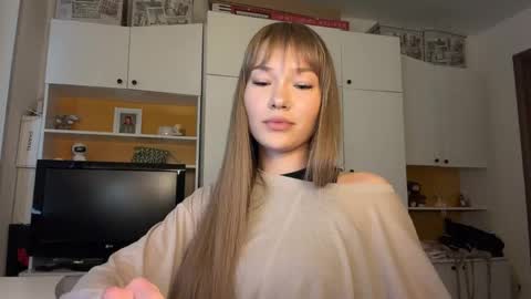 Snapshot of estellezdebski chatting on 30, 5, 2026 estellezdebski online show from 30, 5, 2026
