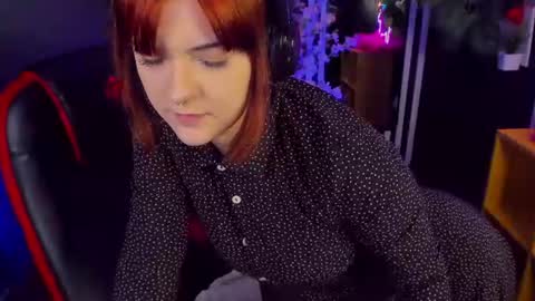 Ester  online show from 30, 7, 2026