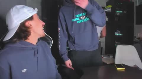 Snapshot of esthetics_boys chatting on 5, 11, 2025 LOUIS online show from 5, 11, 2025