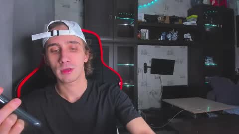 Snapshot of esthetics_boys chatting on 18, 11, 2025 LOUIS online show from 18, 11, 2025