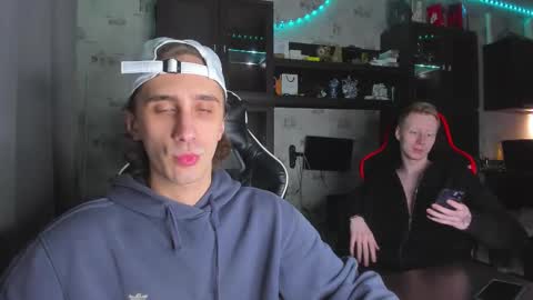 Snapshot of esthetics_boys chatting on 28, 11, 2025 LOUIS online show from 28, 11, 2025