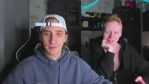 Snapshot of esthetics_boys chatting on 30, 11, 2025 LOUIS online show from 30, 11, 2025