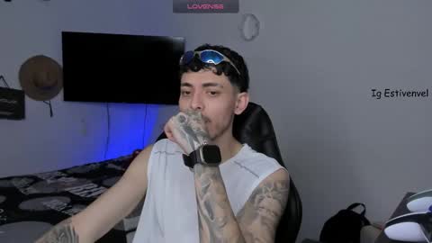 estivenvel online show from 21, 10, 2025