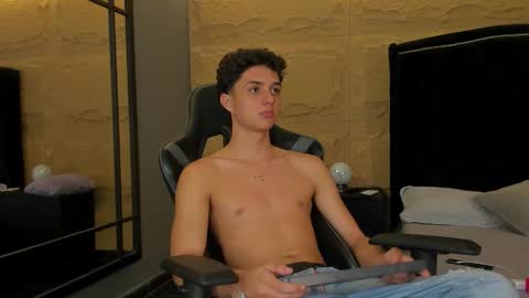 Snapshot of ethanlowell chatting on 25, 10, 2025 ethanlowell online show from 25, 10, 2025