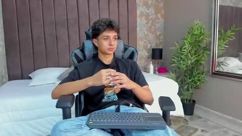 Snapshot of ethanlowell chatting on 30, 10, 2025 ethanlowell online show from 30, 10, 2025