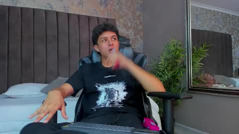 Snapshot of ethanlowell chatting on 4, 11, 2025 ethanlowell online show from 4, 11, 2025