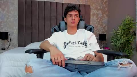 Snapshot of ethanlowell chatting on 5, 11, 2025 ethanlowell online show from 5, 11, 2025