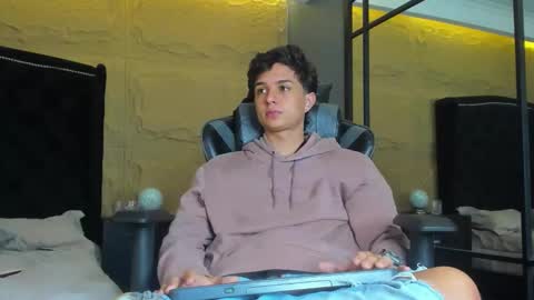 Snapshot of ethanlowell chatting on 17, 11, 2025 ethanlowell online show from 17, 11, 2025