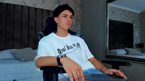 Snapshot of ethanlowell chatting on 18, 11, 2025 ethanlowell online show from 18, 11, 2025