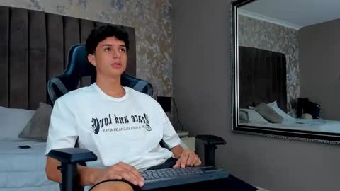 Snapshot of ethanlowell chatting on 20, 11, 2025 ethanlowell online show from 20, 11, 2025