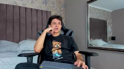 Snapshot of ethanlowell chatting on 21, 11, 2025 ethanlowell online show from 21, 11, 2025