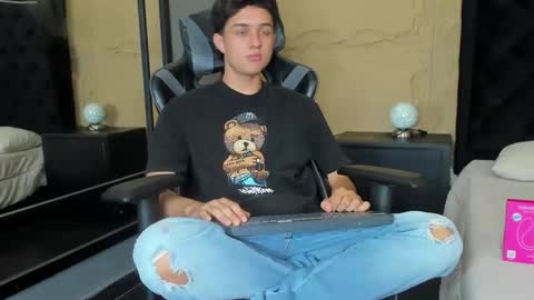 Snapshot of ethanlowell chatting on 27, 11, 2025 ethanlowell online show from 27, 11, 2025