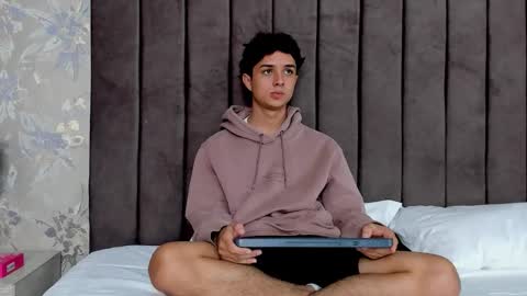 Snapshot of ethanlowell chatting on 28, 11, 2025 ethanlowell online show from 28, 11, 2025