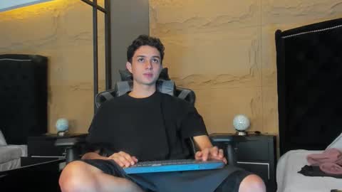 Snapshot of ethanlowell chatting on 4, 12, 2025 ethanlowell online show from 4, 12, 2025