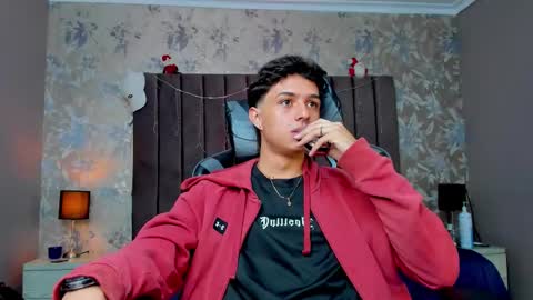 Snapshot of ethanlowell chatting on 5, 12, 2025 ethanlowell online show from 5, 12, 2025