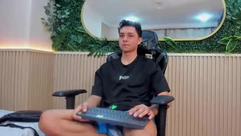 ethanlowell online show from 23, 12, 2025