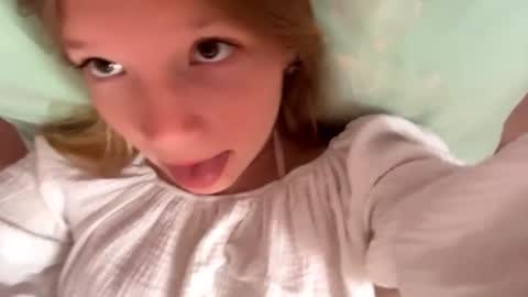 Snapshot of eugenakhouri chatting on 12, 9, 2025 Lana online show from 12, 9, 2025