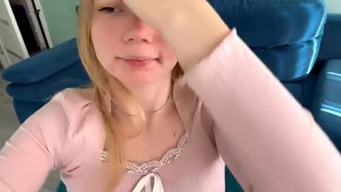 Snapshot of eugenakhouri chatting on 26, 9, 2025 Lana online show from 26, 9, 2025