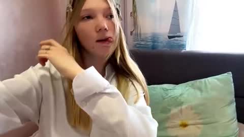 Snapshot of eugenakhouri chatting on 28, 9, 2025 Lana online show from 28, 9, 2025