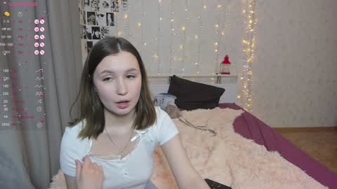 Veronica Tiia Lilith left to right online show from 20, 1, 2025