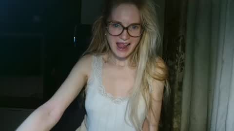 Snapshot of eva2323 chatting on 7, 3, 2025 eva2323 online show from 7, 3, 2025