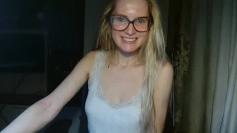 Snapshot of eva2323 chatting on 8, 3, 2025 eva2323 online show from 8, 3, 2025