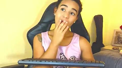 Eva Foxs  online show from 1, 12, 2025