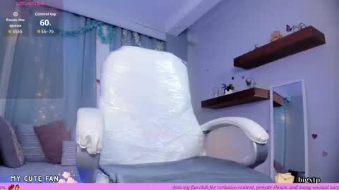Snapshot of eva_monet chatting on 9, 10, 2025 eva_monet online show from 9, 10, 2025