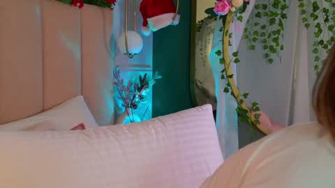 Snapshot of eva_natsumi chatting on 17, 12, 2024 Eva online show from 17, 12, 2024