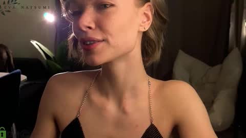 Snapshot of eva_natsumi chatting on 25, 10, 2025 Eva online show from 25, 10, 2025