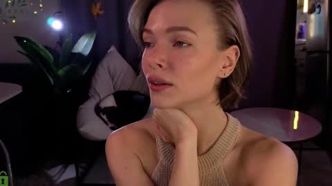 Snapshot of eva_natsumi chatting on 5, 11, 2025 Eva online show from 5, 11, 2025