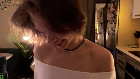 Snapshot of eva_natsumi chatting on 22, 11, 2025 Eva online show from 22, 11, 2025