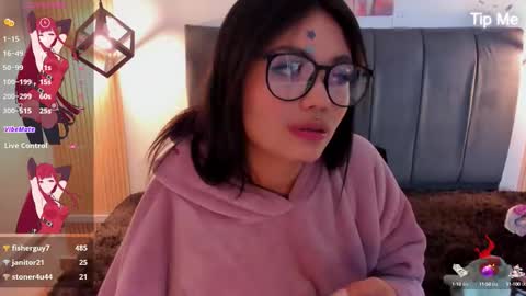 Snapshot of eva_rosee_ chatting on 8, 10, 2025 Eva Emily online show from 8, 10, 2025