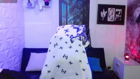 Snapshot of eva_rosell chatting on 31, 10, 2025 Eva online show from 31, 10, 2025