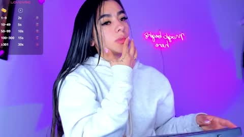 Eva Shinee online show from 24, 3, 2026