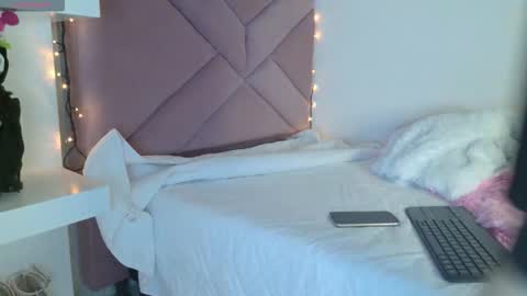 Eva Sin online show from 5, 3, 2026