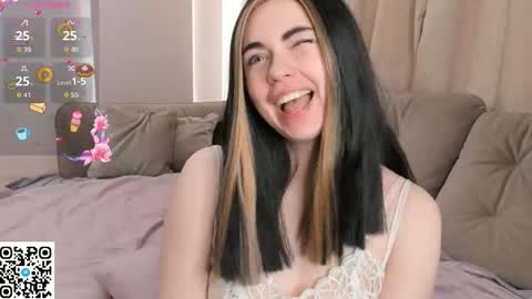 Snapshot of evablimey chatting on 6, 11, 2025 Eva online show from 6, 11, 2025