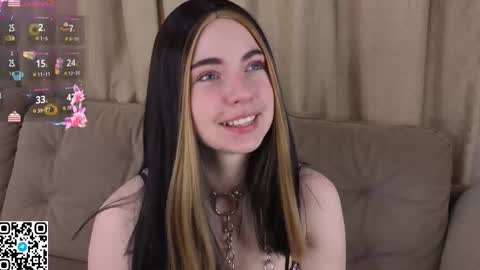 Snapshot of evablimey chatting on 15, 12, 2025 Eva online show from 15, 12, 2025