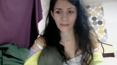 Snapshot of evacrisxxx chatting on 28, 11, 2025 hornycrissyyourlove online show from 28, 11, 2025