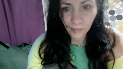 Snapshot of evacrisxxx chatting on 18, 12, 2025 hornycrissyyourlove online show from 18, 12, 2025