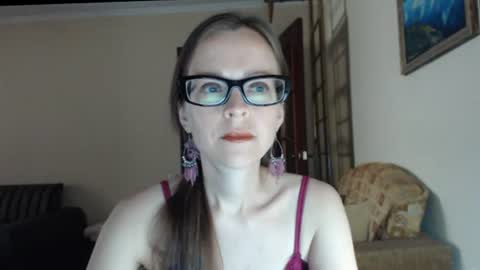 Snapshot of evangeline06 chatting on 18, 6, 2026 YourMistress online show from 18, 6, 2026