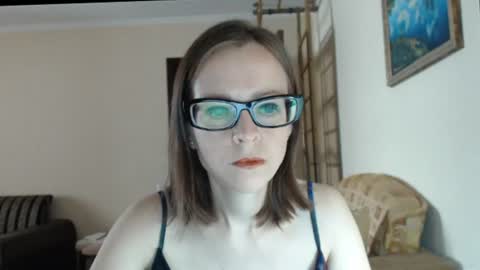 Snapshot of evangeline06 chatting on 3, 7, 2026 YourMistress online show from 3, 7, 2026