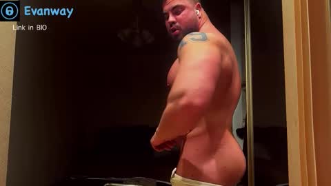 Snapshot of evanhoti chatting on 8, 3, 2026 EvanHOTi online show from 8, 3, 2026