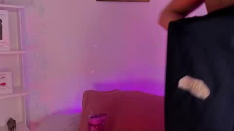 Snapshot of evaritz__ chatting on 8, 11, 2025 EVARITZ online show from 8, 11, 2025