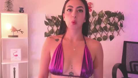 Snapshot of evaritz__ chatting on 15, 12, 2025 EVARITZ online show from 15, 12, 2025