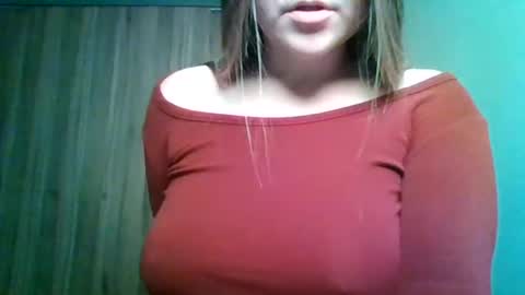 Snapshot of evasapples2026 chatting on 6, 6, 2026 evasapples2026 online show from 6, 6, 2026