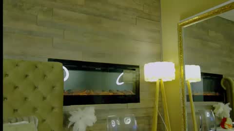 Snapshot of evehamilton chatting on 4, 12, 2024 EveHamilton online show from 4, 12, 2024