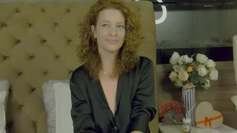 Snapshot of evehamilton chatting on 17, 9, 2025 EveHamilton online show from 17, 9, 2025